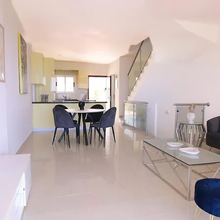 Vilă Phaedrus Living: Beachfront Riva *
